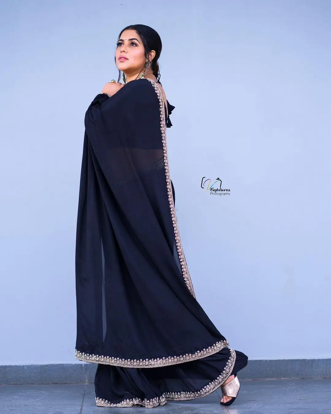 SOUTH INDIAN ACTRESS POORNA STILLS IN BLACK SAREE 9